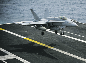 F-18 пока остается незаменим в авиации ВМС США. Фото с сайта www.navy.mil