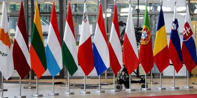 Флаги стран-участниц саммита ЕС в Брюсселе