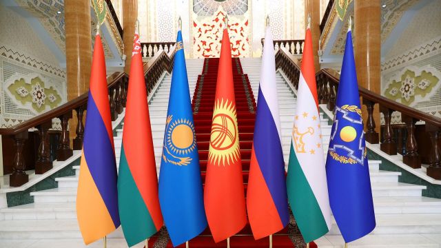Флаги стран-участниц заседания Совета коллективной безопасности ОДКБ
