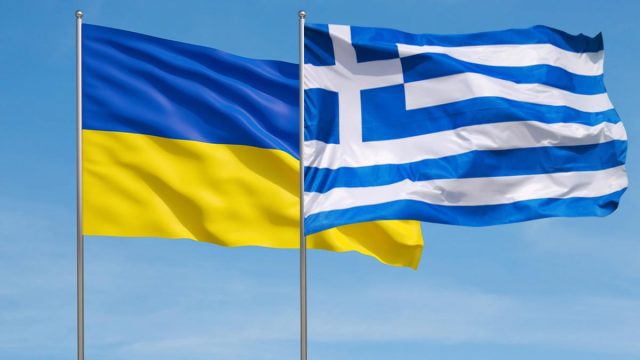 Флаги Украины и Греции