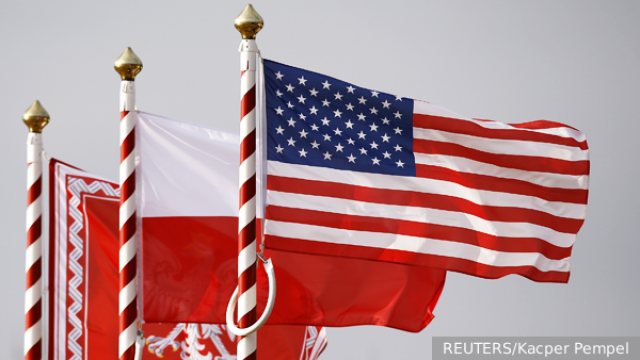 Флаги Польши и США.