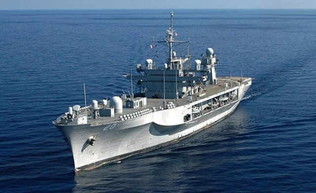 Флагманский корабль 6-го флота ВМС США «Маунт Уитни»