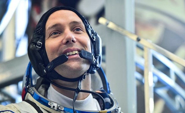 Французский астронавт Тома Песке