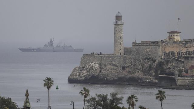 Фрегат "Адмирал флота Советского Союза Горшков" заходит в порт Гаваны, Куба, 12 июня 2024 года