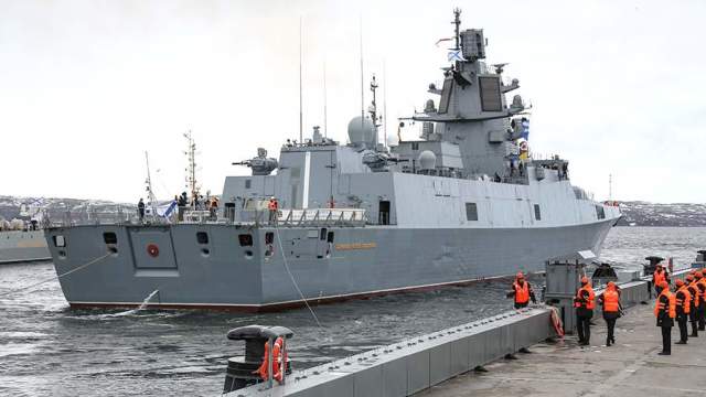 Фрегат проекта 22350 «Адмирал флота Касатонов» в порту Североморска
