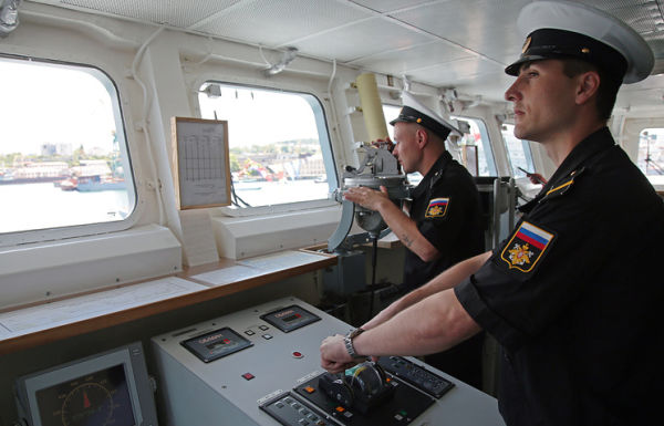 В боевой рубке фрегата Черноморского флота "Адмирал Григорович"