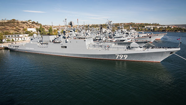 Фрегат "Адмирал Макаров" в Севастополе