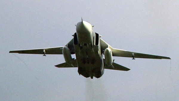 Фронтовой бомбардировщик Су-24М. Архивное фото