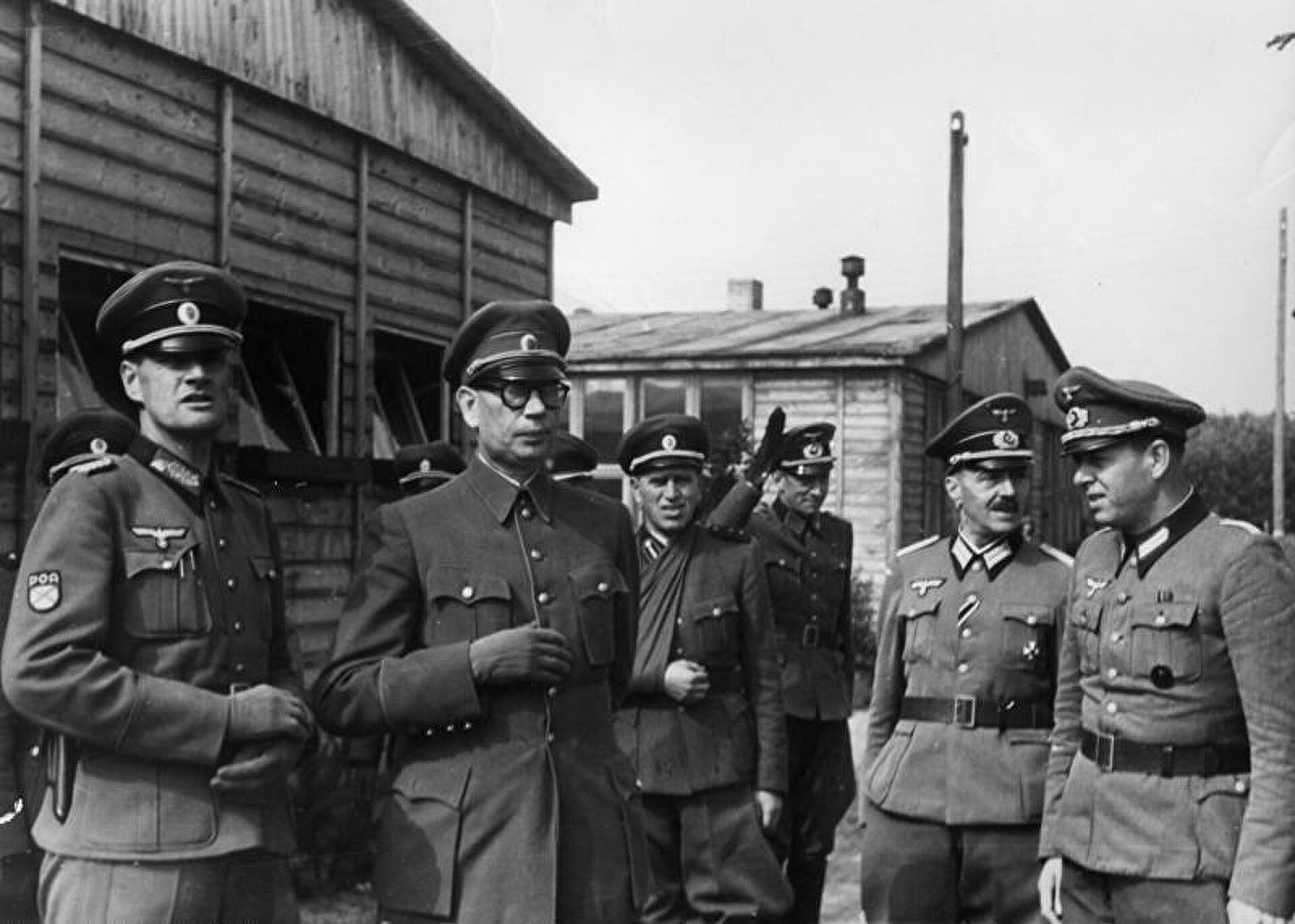 В 1944 году генерал. Власов с офицерами РОА. Фёдор Иванович Трухин и Власов. Генерал Трухин РОА.