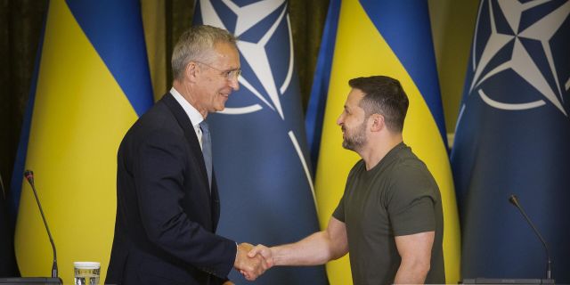 Генеральный секретарь НАТО Йенс Столтенберг и президент Украины Владимир Зеленский в Киеве, Украина. 28 сентября 2023 года.