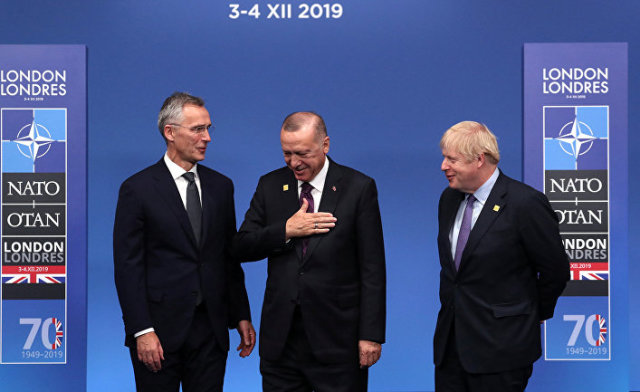 Генеральный секретарь НАТО Йенс Столтенберг, премьер-министр Великобритании Борис Джонсон и президент Турции Тайип Эрдоган на саммите лидеров НАТО