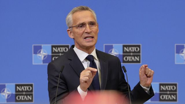 Генеральный секретарь НАТО Йенс Столтенберг во время пресс-конференции. Архивное фото