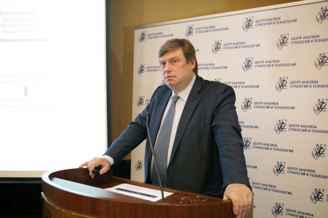 Генеральный директор НИЦ "Институт имени Н. Е. Жуковского" Андрей Дутов комментирует выступление Павла Кюнга