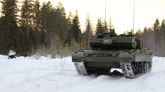 Германский танк Leopard 2A7+ на испытаниях в Норвегии на полигоне Остландет в Рене, январь 2022 года (c) Forsvarsmateriell