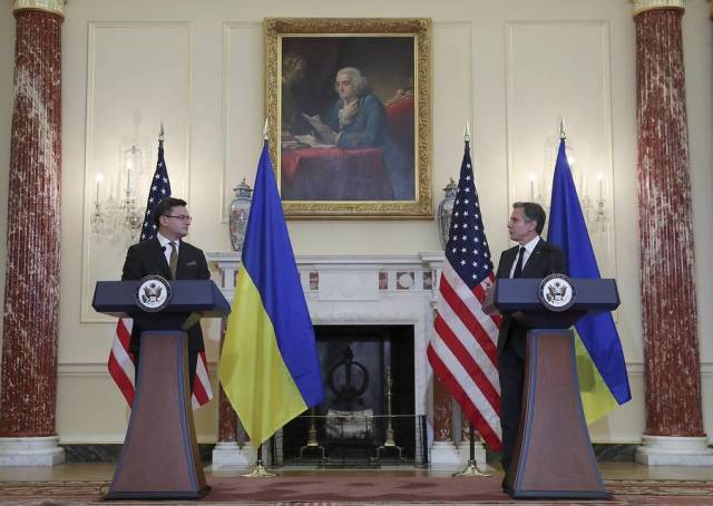 Глава МИД Украины Дмитрий Кулеба и госсекретарь США Энтони Блинкен в Вашингтоне, 10 ноября 2021 года