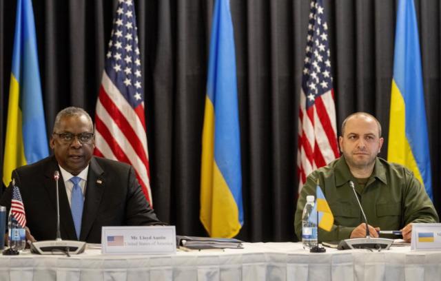 Глава Пентагона Ллойд Остин и министр обороны Украина Рустем Умеров