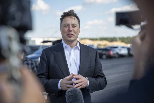 Глава SpaceX и Tesla Илон Маск