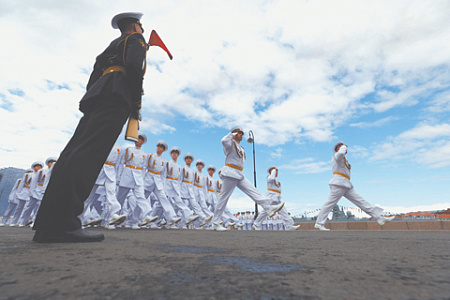 Главный морской парад в Петербурге – демонстрация возможностей кораблей и выучки экипажей. Фото Reuters