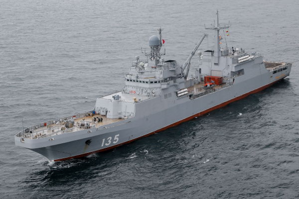 Головной большой десантный корабль "Иван Грен" проекта 11711