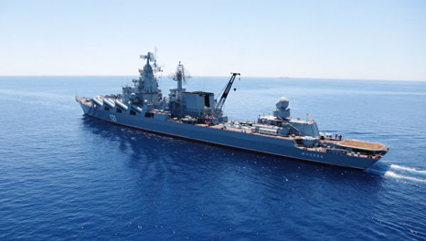 Гвардейский ракетный крейсер Москва во время учений в Средиземном море. Архивное фото