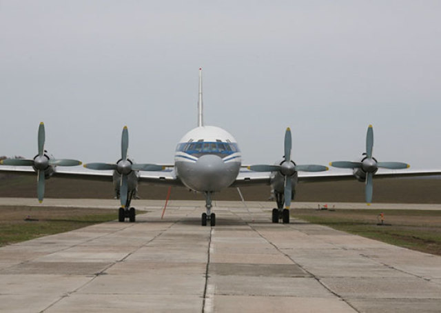 Ил-18Е