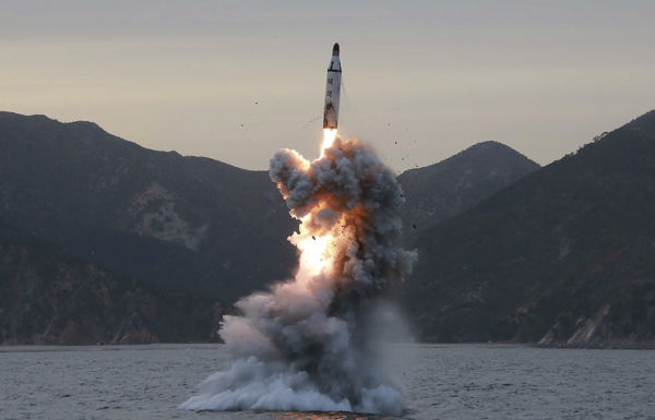 Испытание баллистической ракеты в Северной Корее