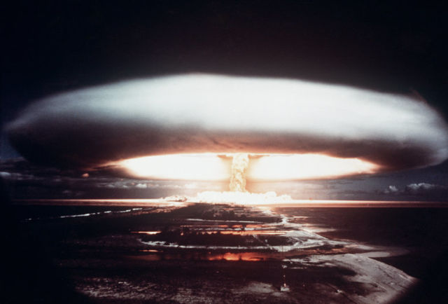 Испытания ядерного оружия. Архивное фото