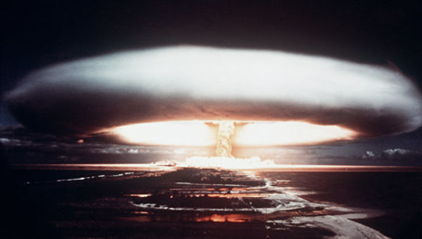 Испытания ядерного оружия на атолле Муророа. Архивное фото