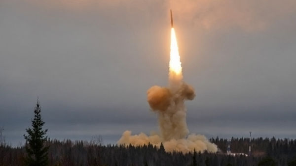 Испытательный пуск межконтинентальной баллистической ракеты (МБР) РС-24 с космодрома Плесецк 28 октября 2015 года