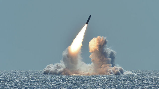 Испытательный запуск ракеты Trident II D5 с подводной лодки Небраска у побережья Калифорнии