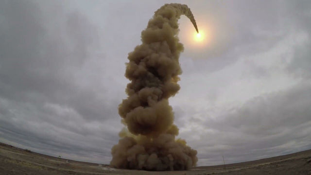 Испытательный пуск новой ракеты системы противоракетной обороны на полигоне Сары-Шаган в Казахстане