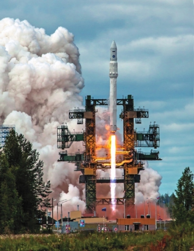 Испытательный суборбитальный пуск экспериментальной ракеты-носителя «Ангара-1.2ПП» на космодроме Плесецк; 9 июля 2014 года. Фото Д. Ефремова из архива журнала «Новости космонавтики»