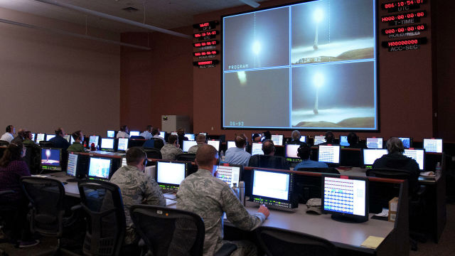 Испытательный запуск ракеты Minuteman III на авиабазе Ванденберг, Калифорния