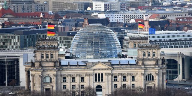 Историческое здание Рейхстага - здание немецкого парламента в Берлине