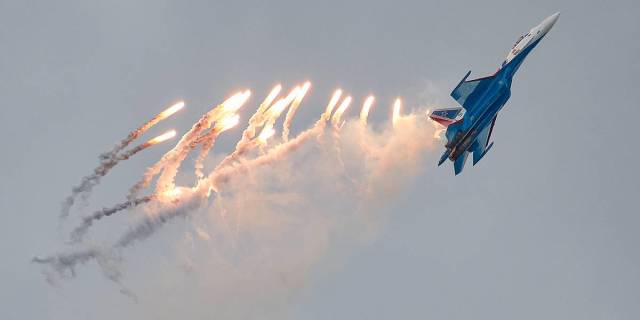 Истребитель Су-35С пилотажной группы "Русские витязи"