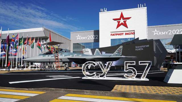 Истребитель Су-57 на Международном военно-техническом форуме «Армия-2022»