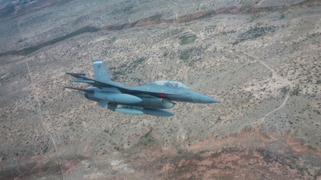 Истребитель ВВС США F-16