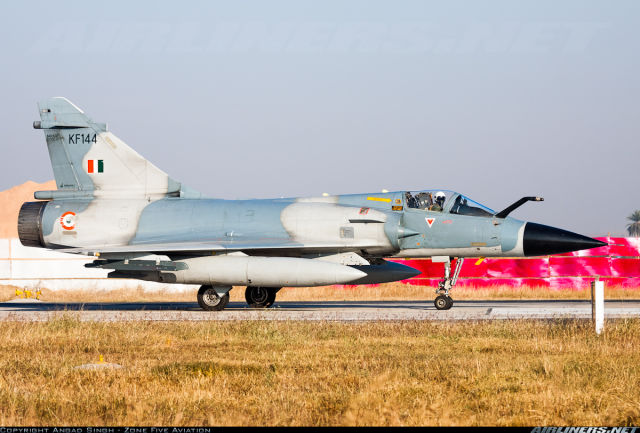 Истребитель Dassault Mirage 2000H ВВС Индии (c) airliners.net / Angad Singh