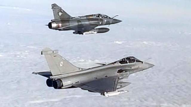 Истребители Mirage 2000 и Rafale ВВС Франции над Черным морем
