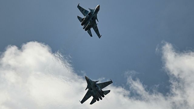 Истребители Су-30СМ участвуют в летной программе