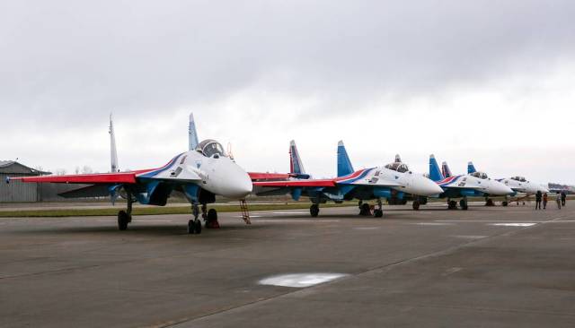 Истребители Су-35С, поступившие в распоряжение "Русских витязей", на аэродроме Кубинка, 2019 год