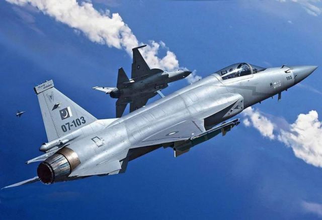 Истребители JF-17 Thunder ВВС Пакистана (c) topwar.ru