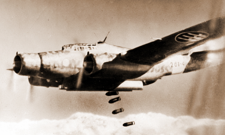Самолет скидывает бомбы. Войны 1941-1945 самолеты бомбят. Виккерс Веллингтон бомбардировщик. Самолёт Великой Отечественной войны бомбит.