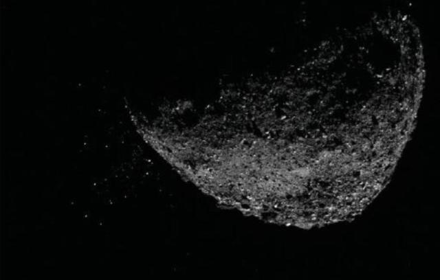Изображение астероида Бенну, полученное камерами межпланетного аппарата OSIRIS-REx