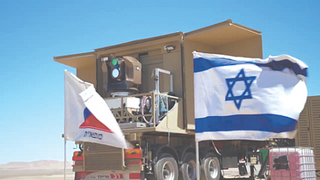 Израильская армия стала использовать лазер для перехвата вражеских ракет. Кадр из видео со страницы Нафтали Беннетта в Twitter