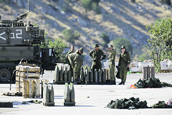 Израильские военные на Голанских высотах. Фото Reuters