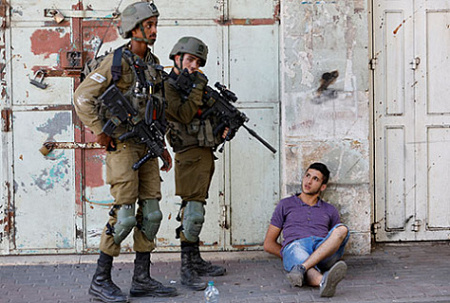 Израильские военные патрулируют территорию Палестинской автономии. Фото Reuters