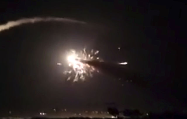 Израильские бомбы в небе над Дамаском