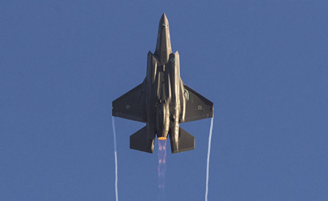 Израильский истребитель F-35 на военно-воздушной базе "Хатцерим"