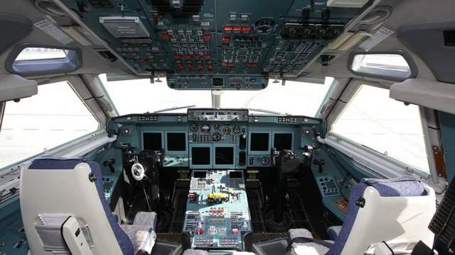 Кабина самолета Ил-96-400Т